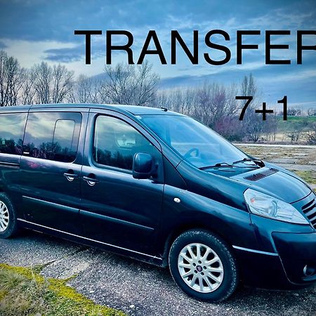 Monelly Apartman Komárno Buitenkant foto
